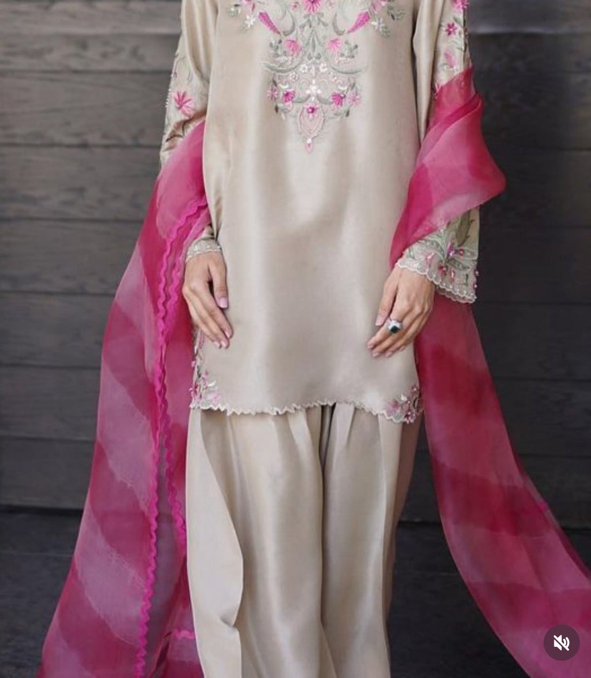 Lahriya Suit Set