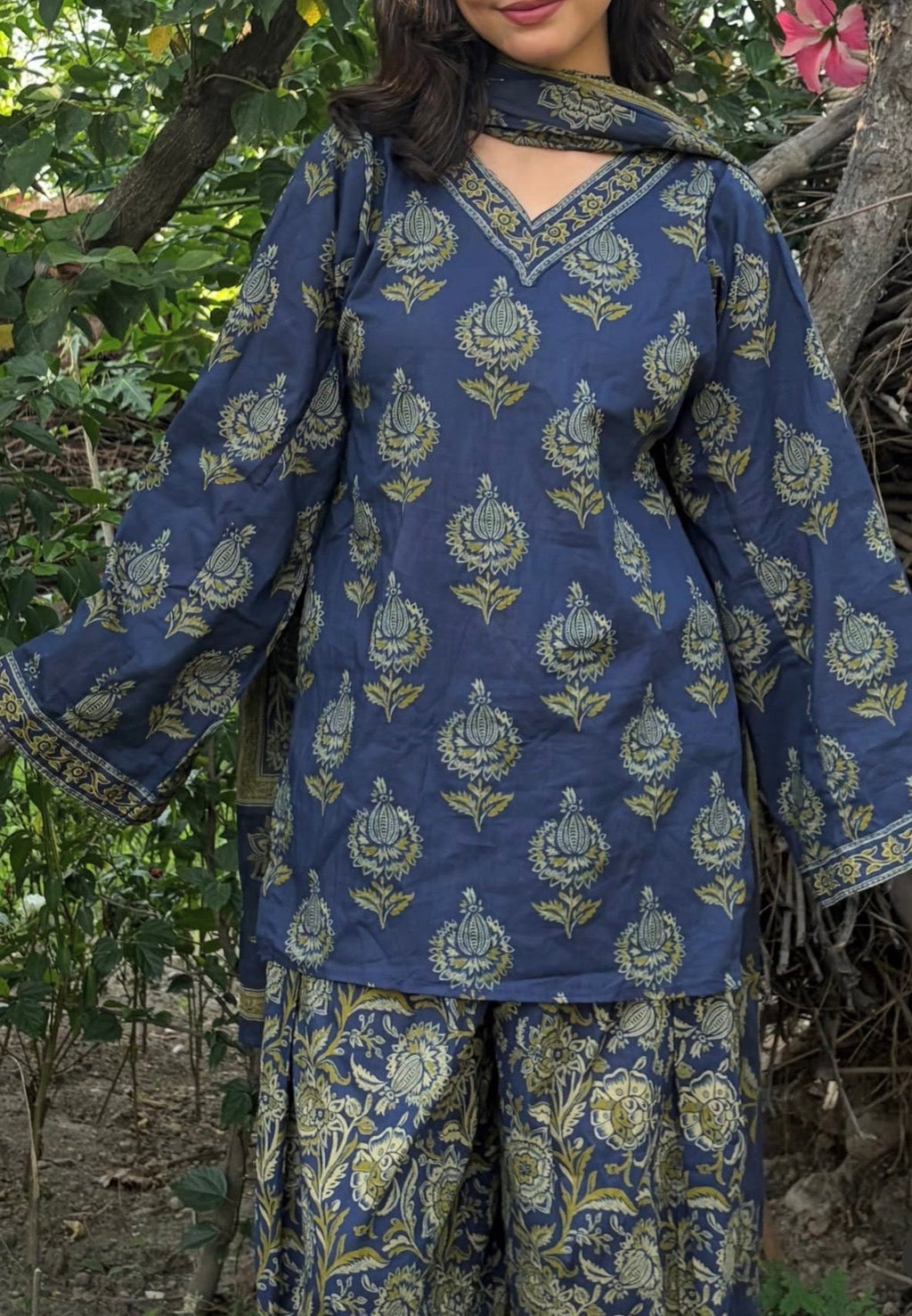 Mugal buta farshi suit