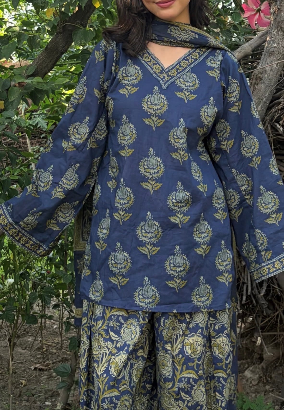 Mugal buta farshi suit