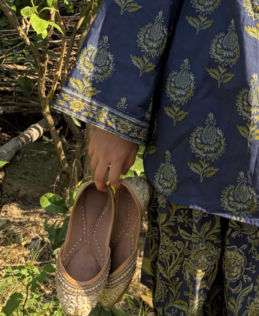 Mugal buta farshi suit